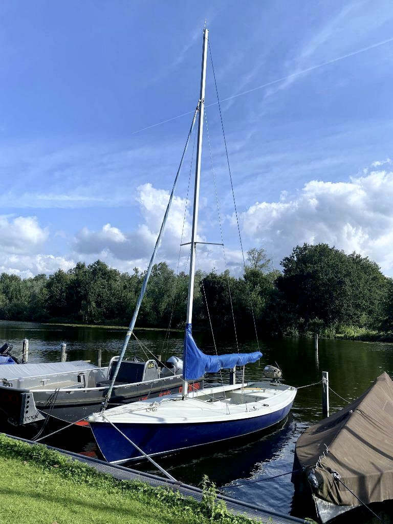 Randmeer Touring 2004.  Goede staat. Yamaha Buitenboordmotor. Inclusief zeildek en kuiptent.